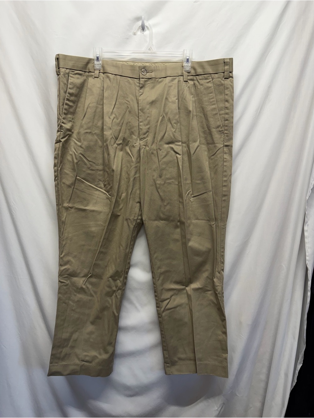 Dockers Men’s Pleated Classic Fit Pants in Khaki 42/30